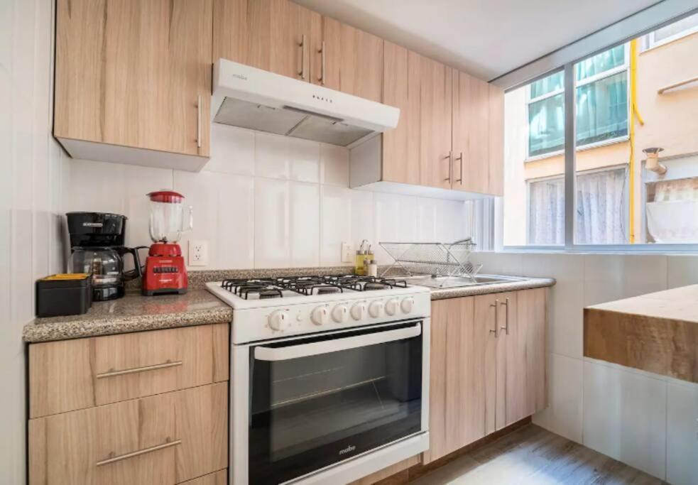 Quiet And Cozy With Terrace, King-size Beds, And Parking Lot Apartment