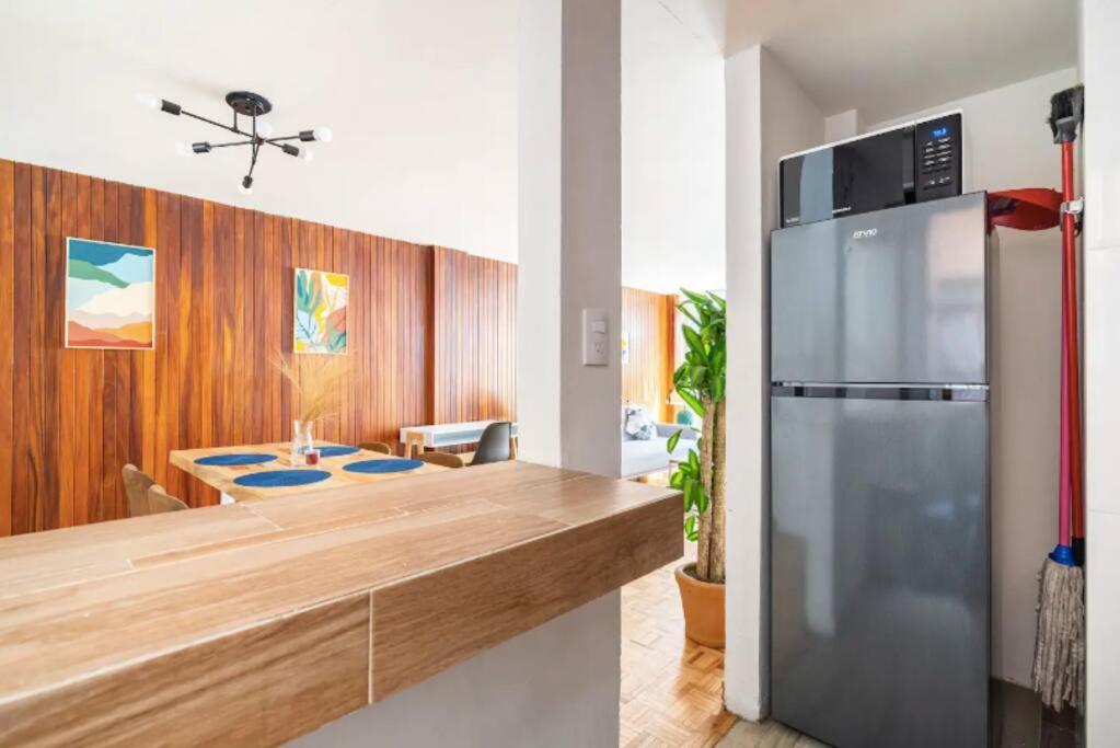 Quiet And Cozy With Terrace, King-size Beds, And Parking Lot Apartment *