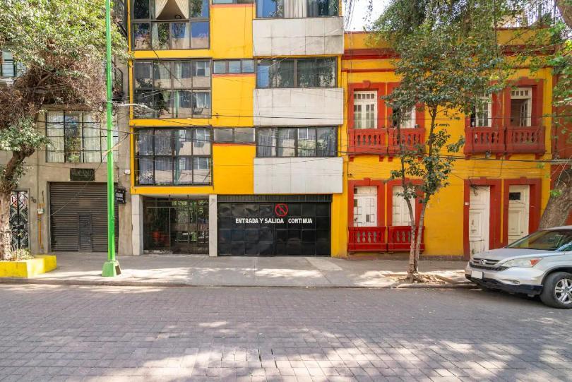 Quiet And Cozy With Terrace, King-size Beds, And Parking Lot Apartment